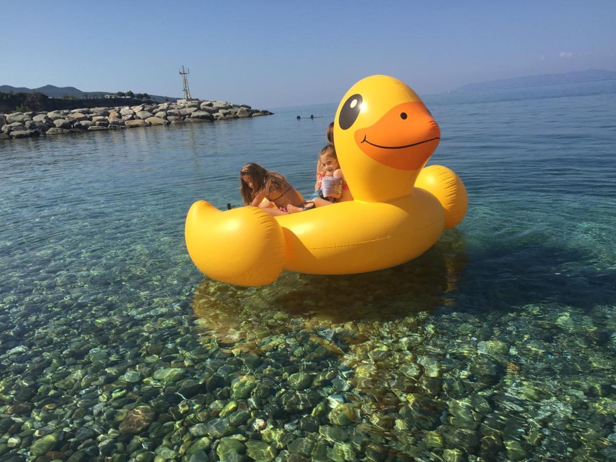 דירות Akrogiali Agali 2 Maizonette Front Of The Sea מראה חיצוני תמונה